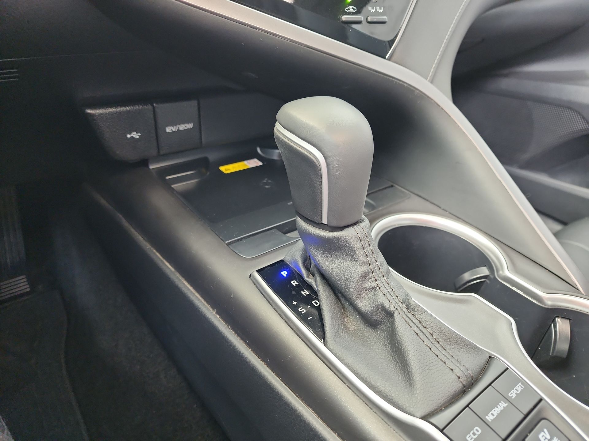 2024 Toyota CAMRY XLE HV