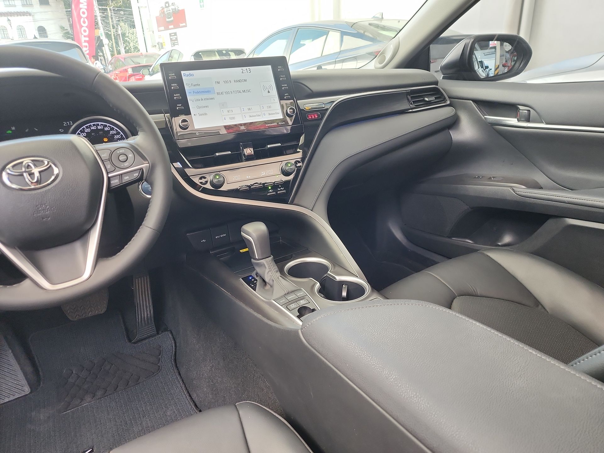 2024 Toyota CAMRY XLE HV