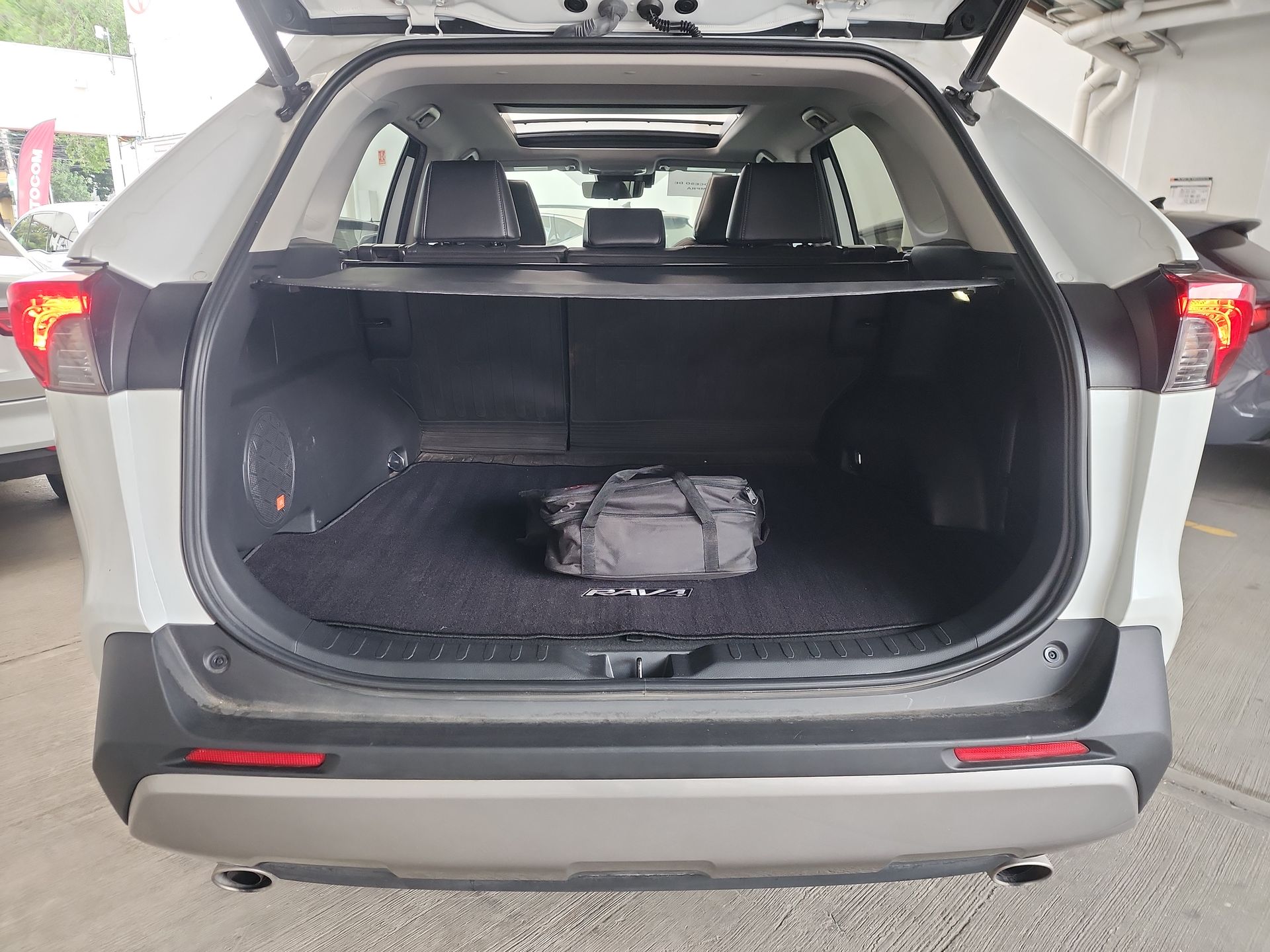 2023 Toyota RAV4 LIMITED HV