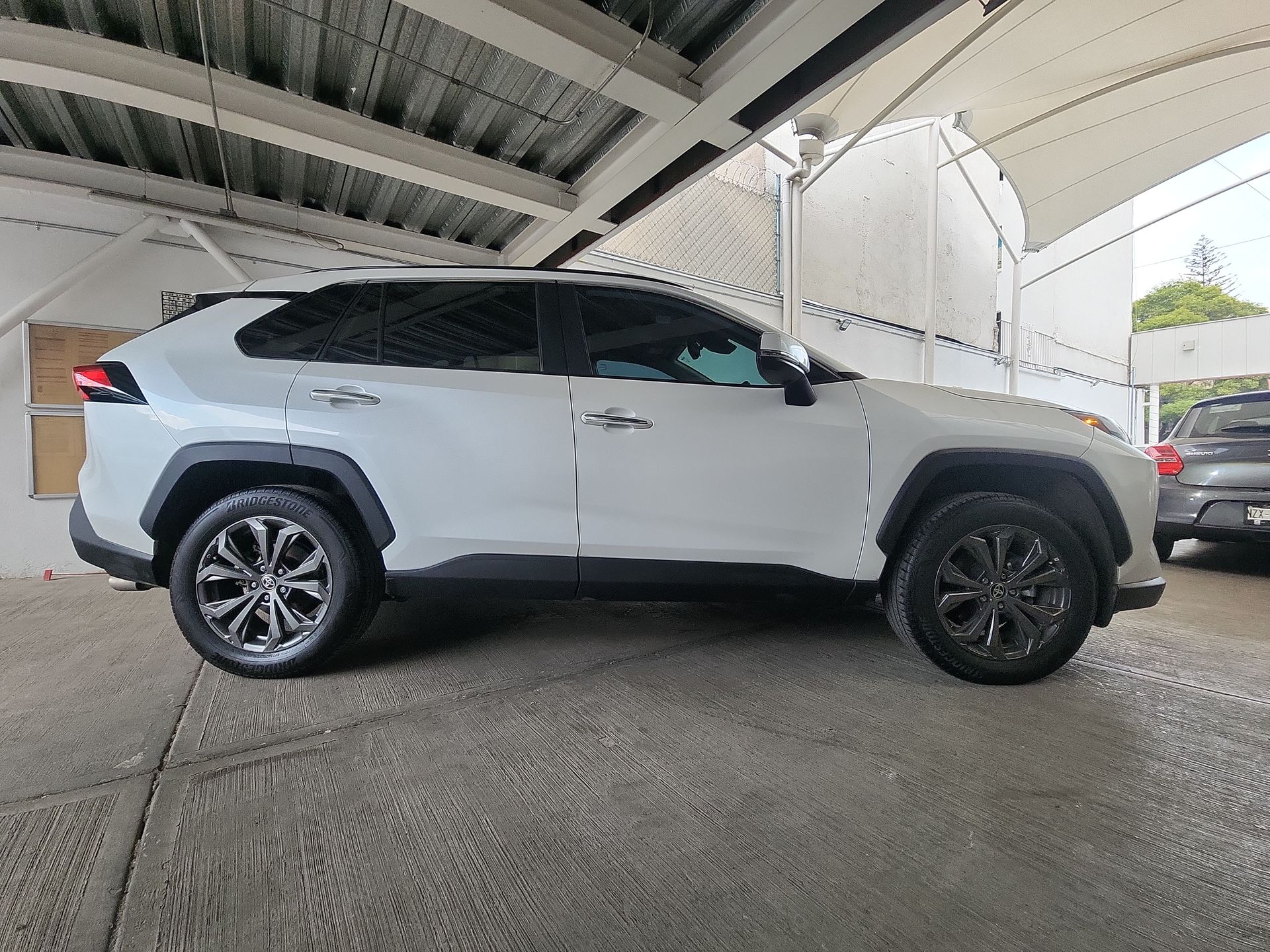 2023 Toyota RAV4 LIMITED HV