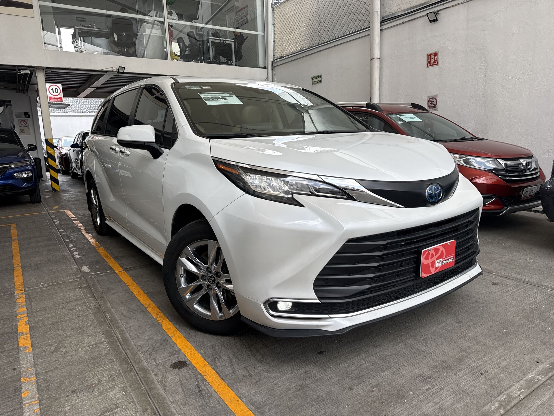 2023 Toyota SIENNA XLE PIEL
