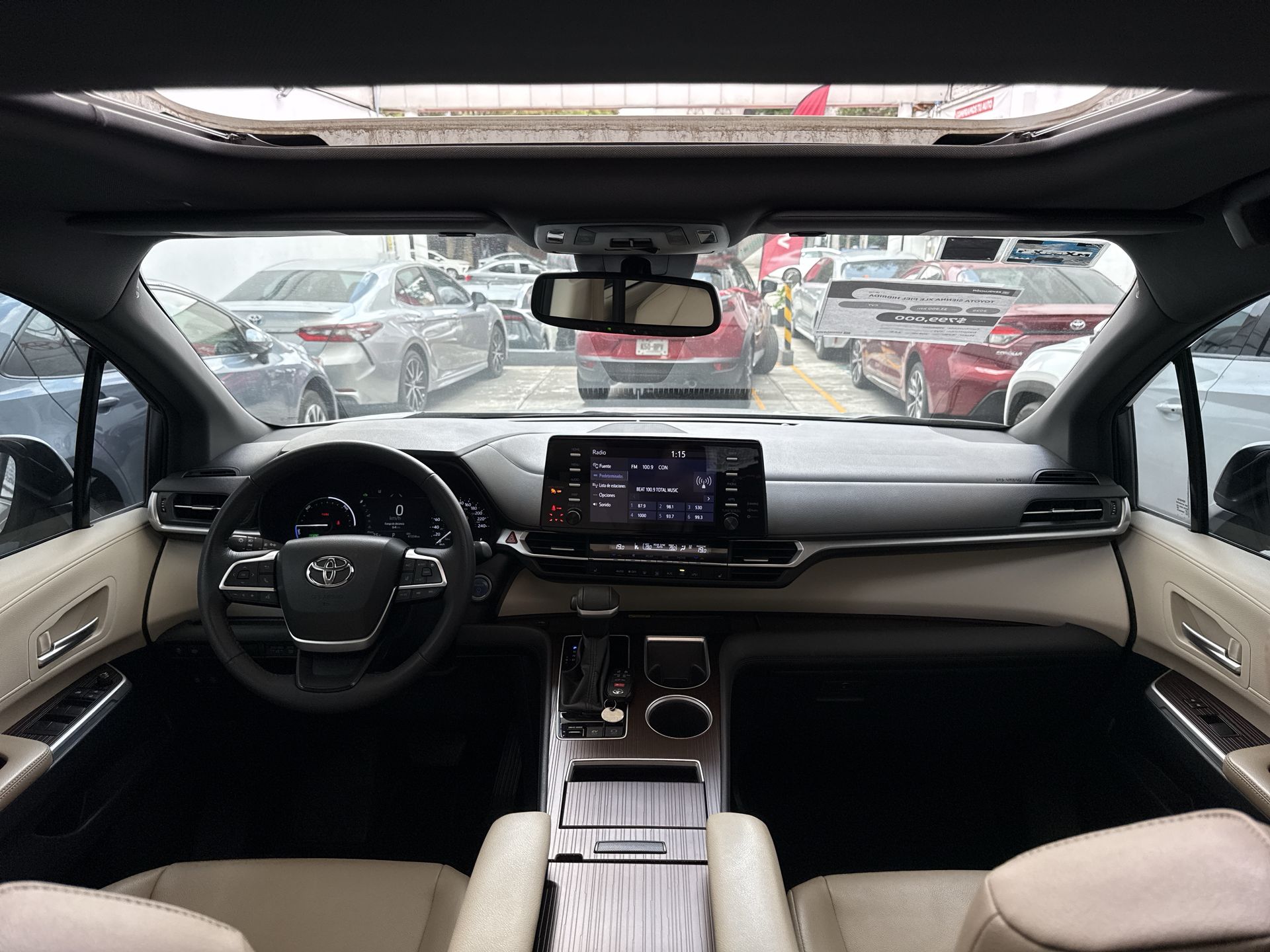 2023 Toyota SIENNA XLE PIEL