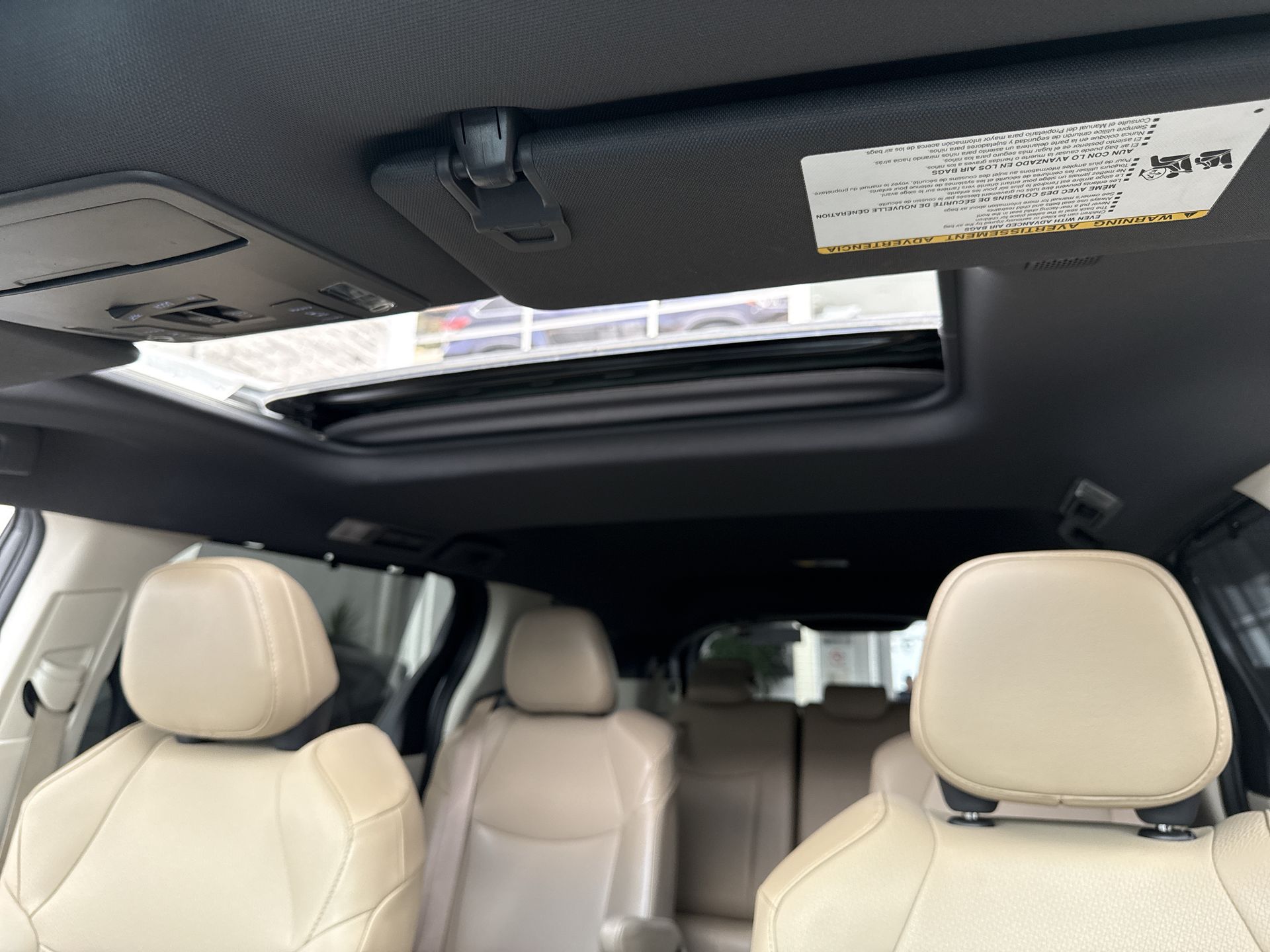 2023 Toyota SIENNA XLE PIEL