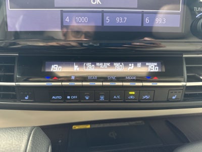 2023 Toyota SIENNA XLE PIEL