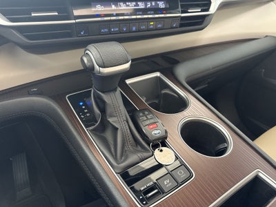 2023 Toyota SIENNA XLE PIEL