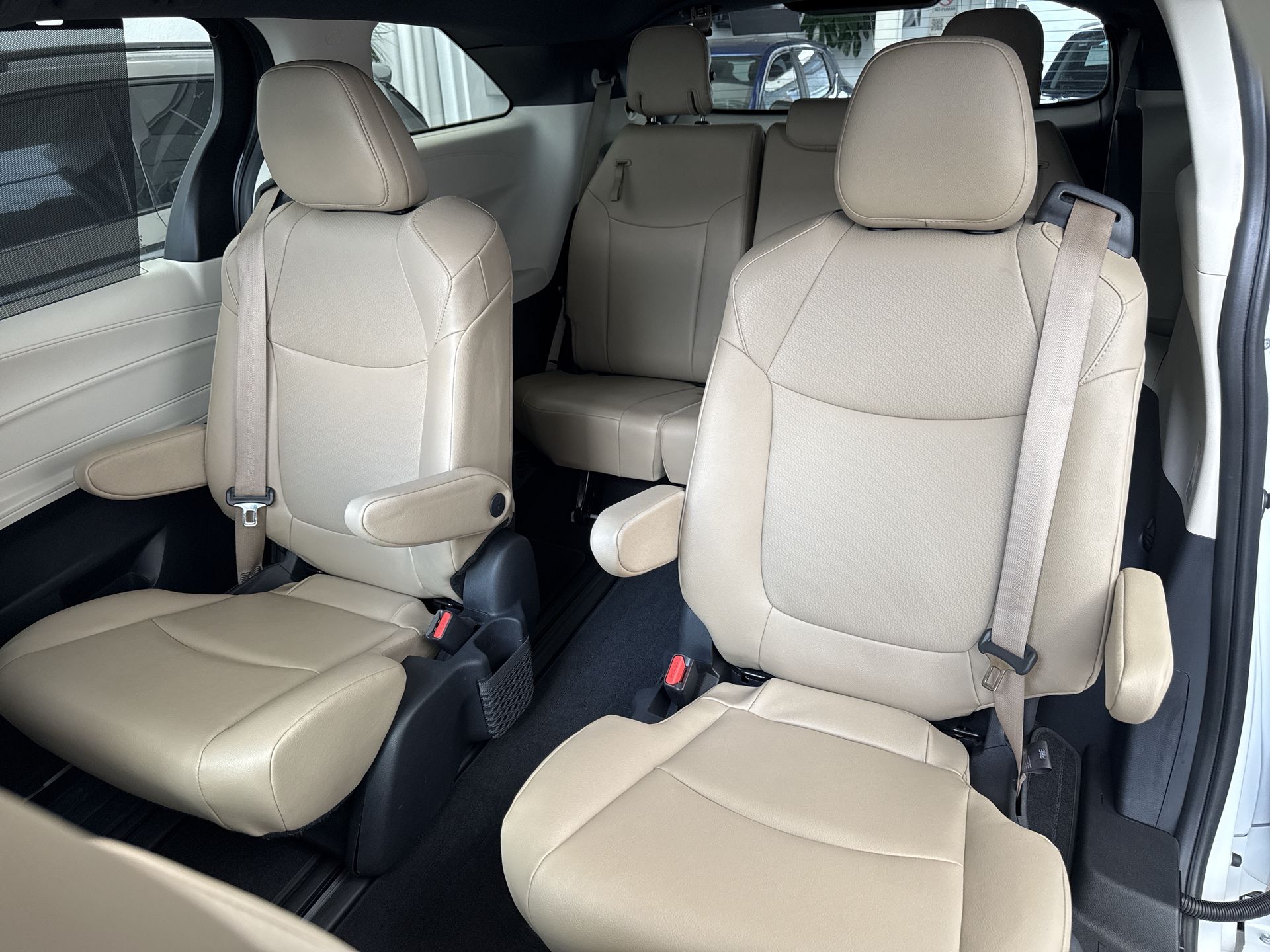 2023 Toyota SIENNA XLE PIEL