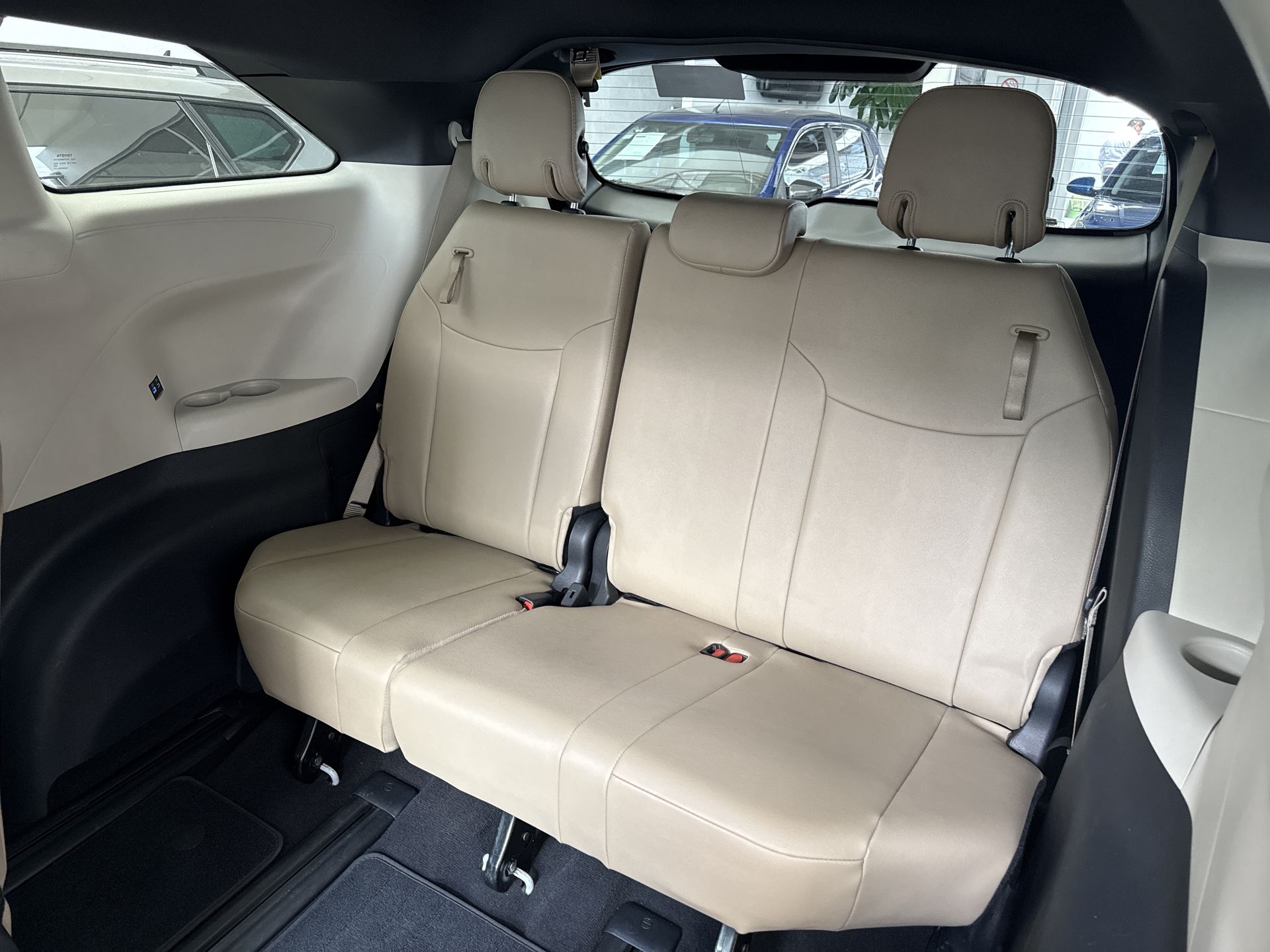 2023 Toyota SIENNA XLE PIEL