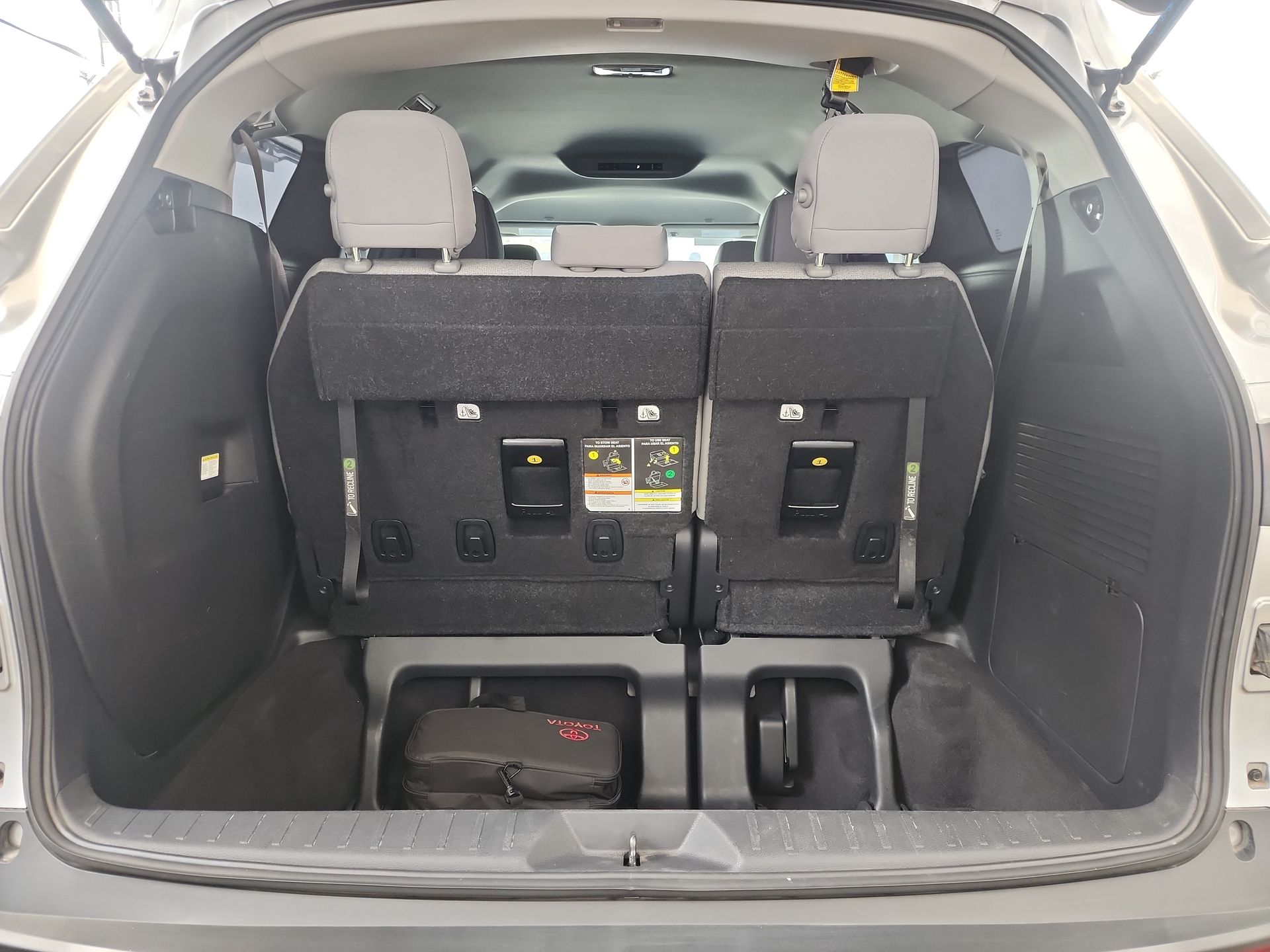 2025 Toyota SIENNA LE HEV