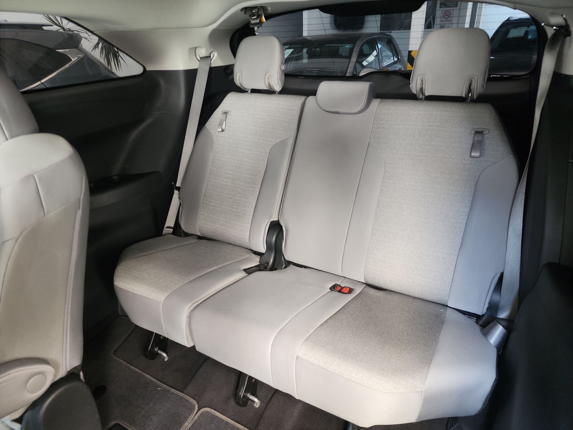 2025 Toyota SIENNA LE HEV