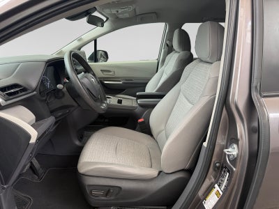 2022 Toyota SIENNA LE