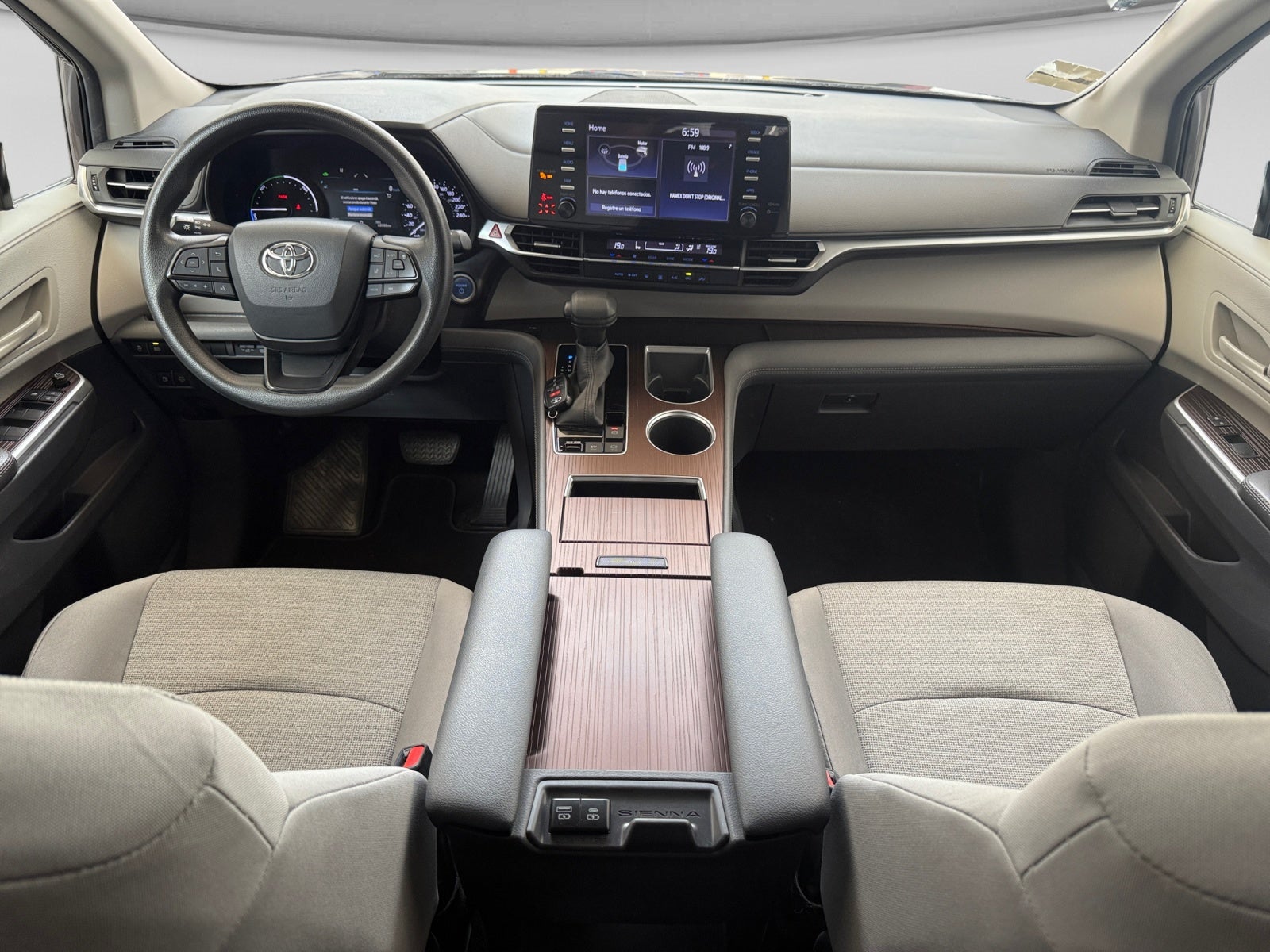 2022 Toyota SIENNA LE