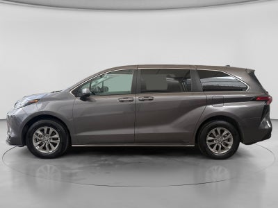 2022 Toyota SIENNA LE