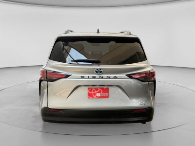 2022 Toyota SIENNA XLE