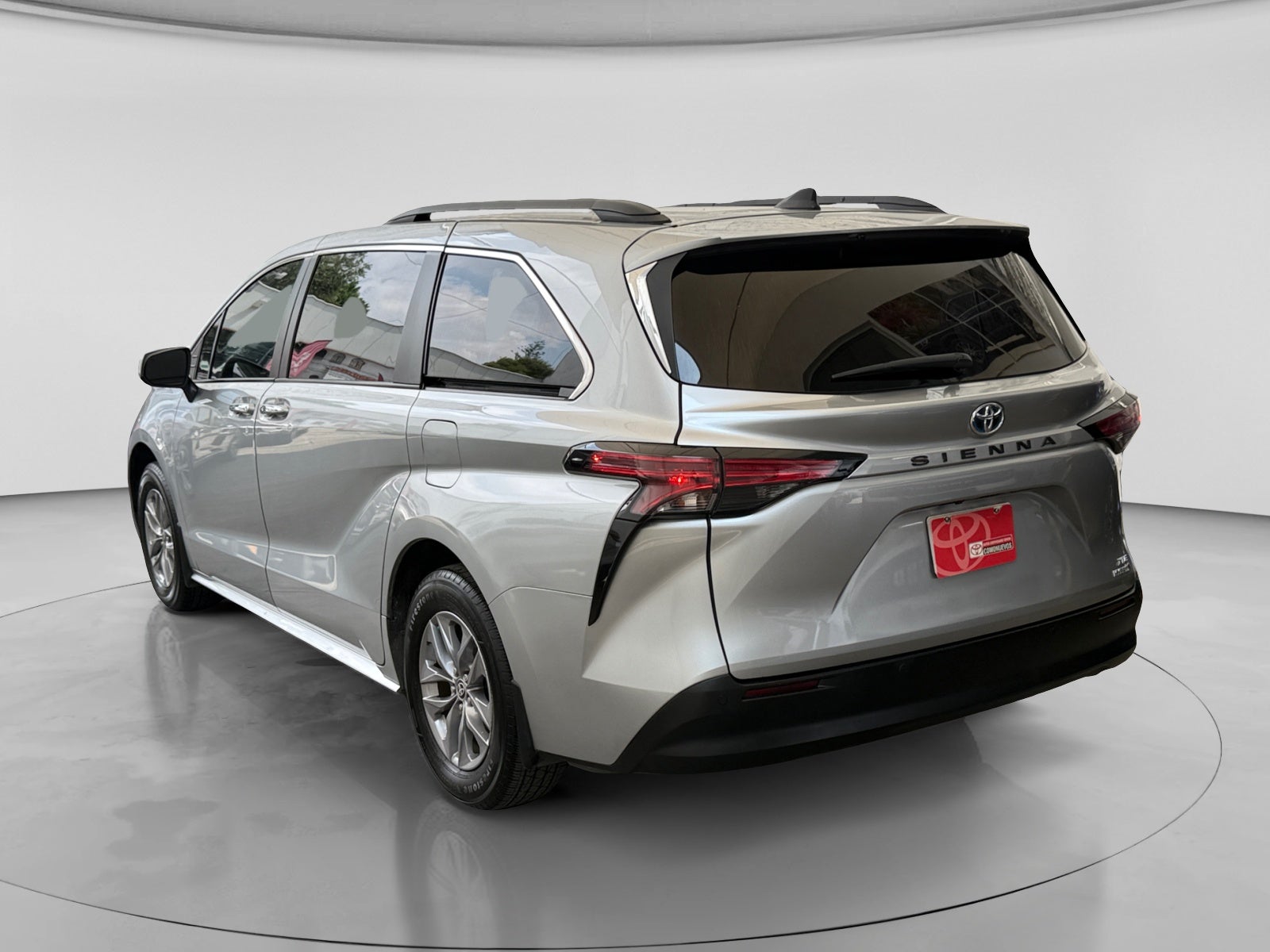 2022 Toyota SIENNA XLE