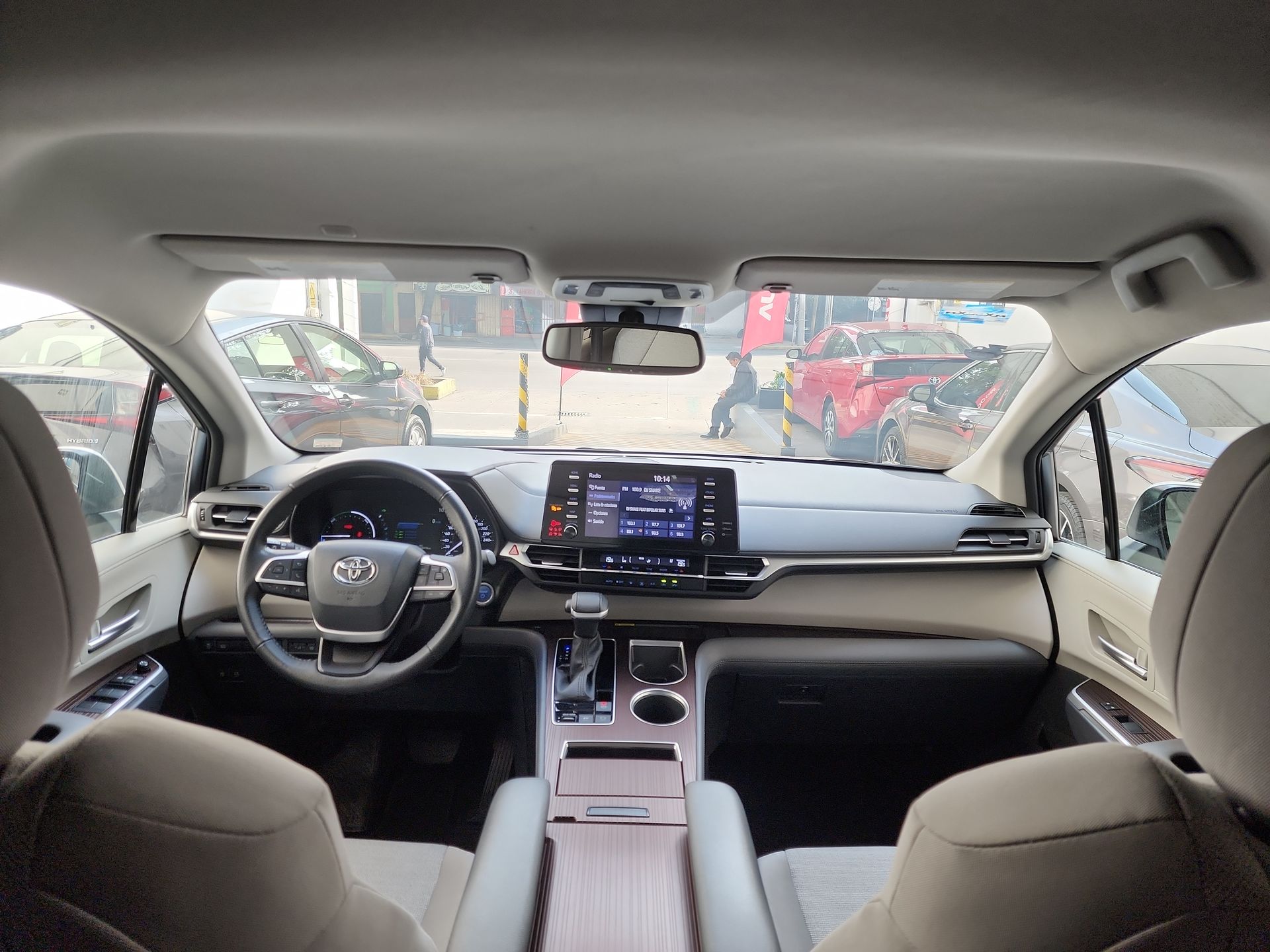 2023 Toyota SIENNA XLE