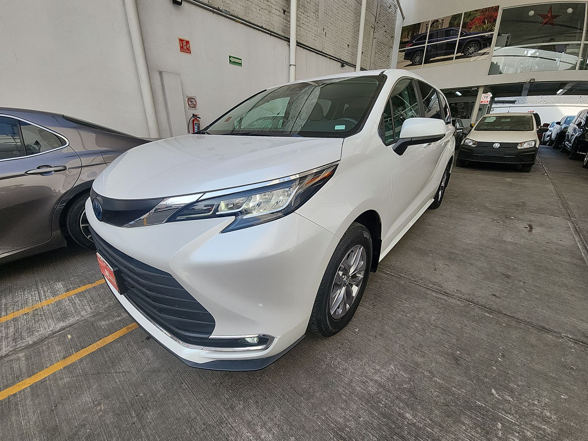 2023 Toyota SIENNA XLE