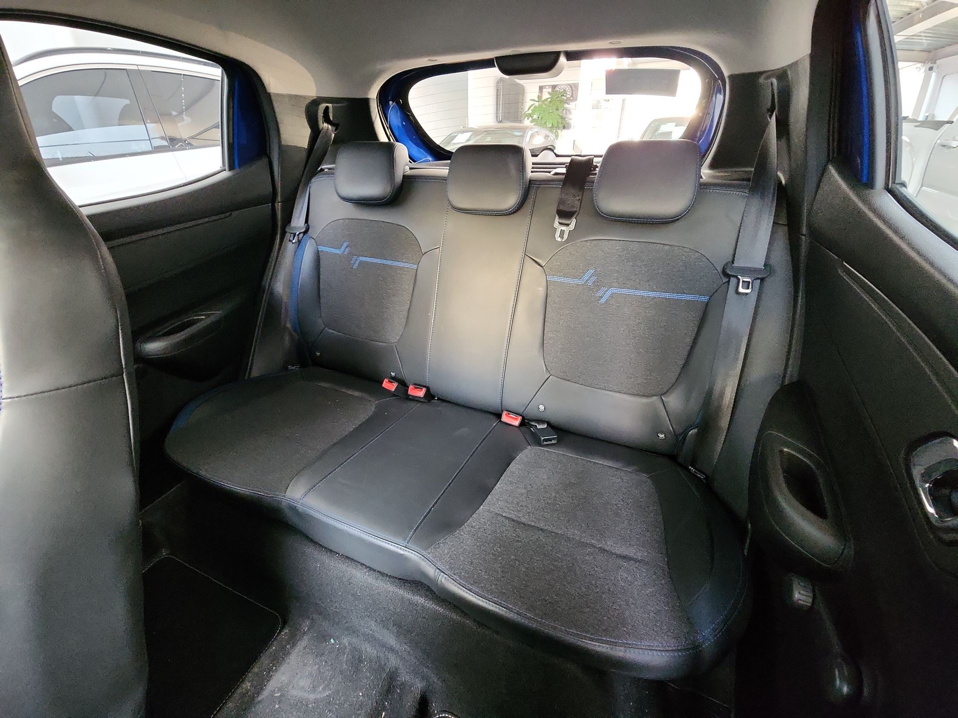 2025 RENAULT KWID ICONIC