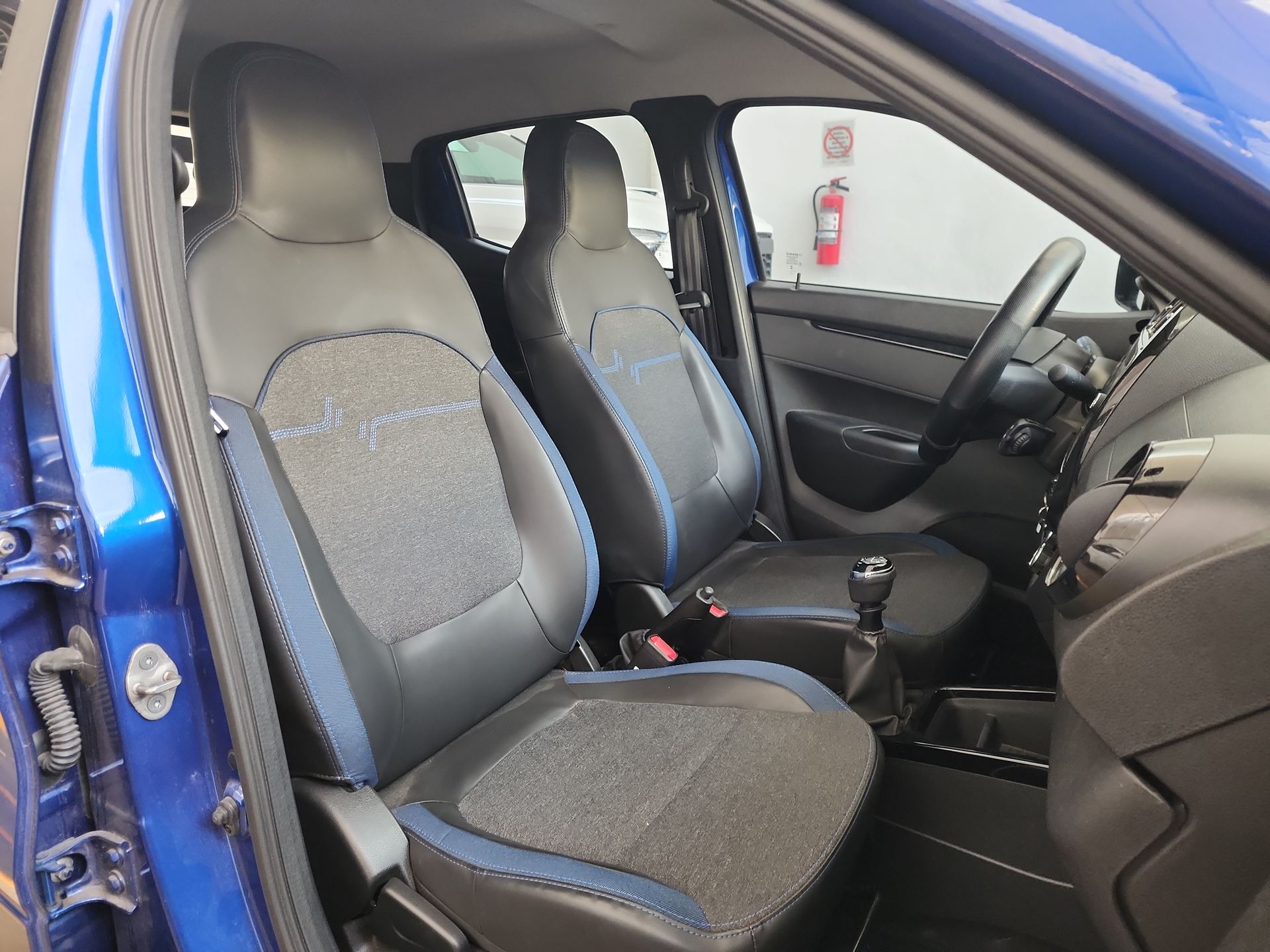 2025 RENAULT KWID ICONIC