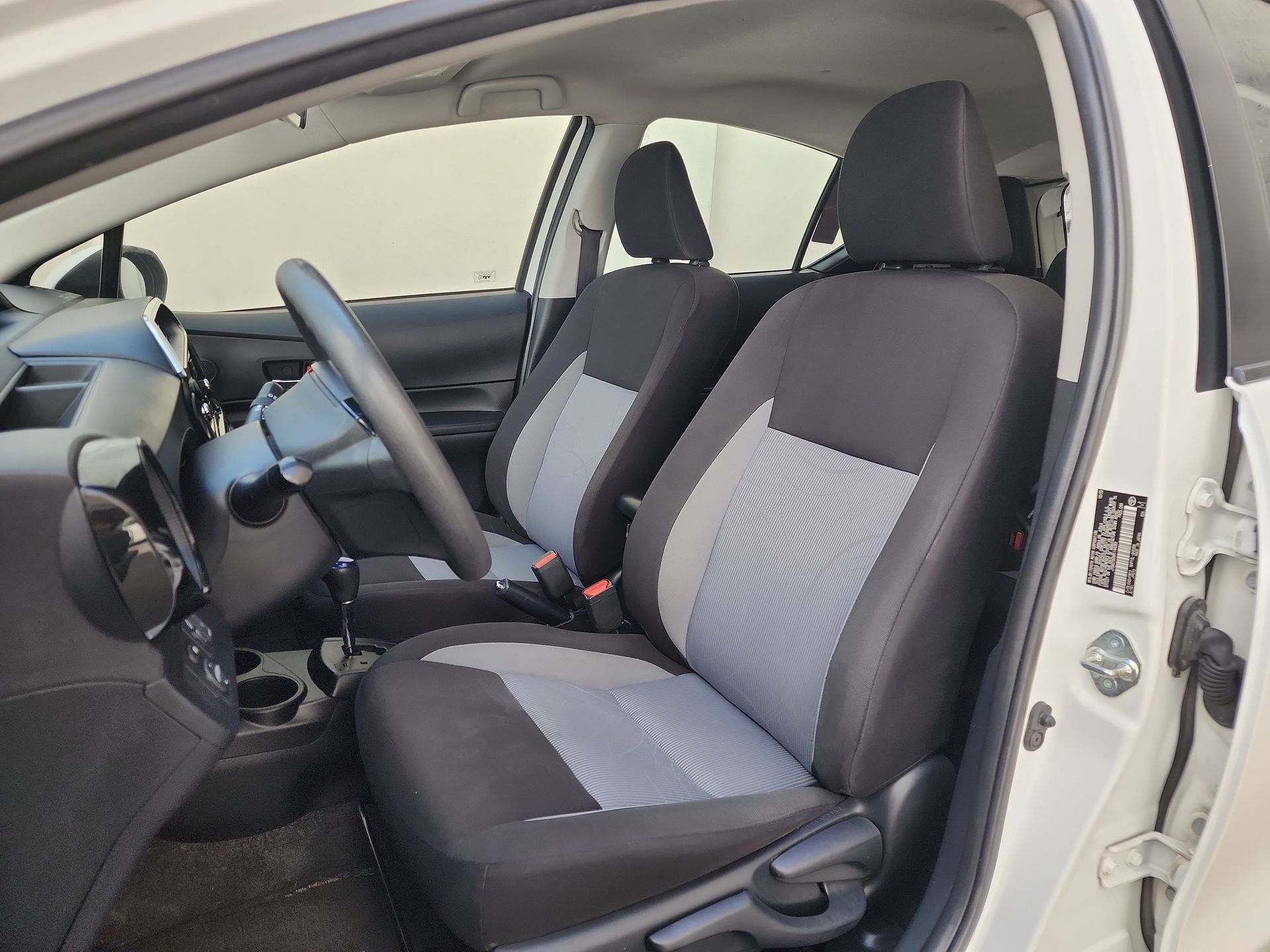 2021 Toyota PRIUS BASE