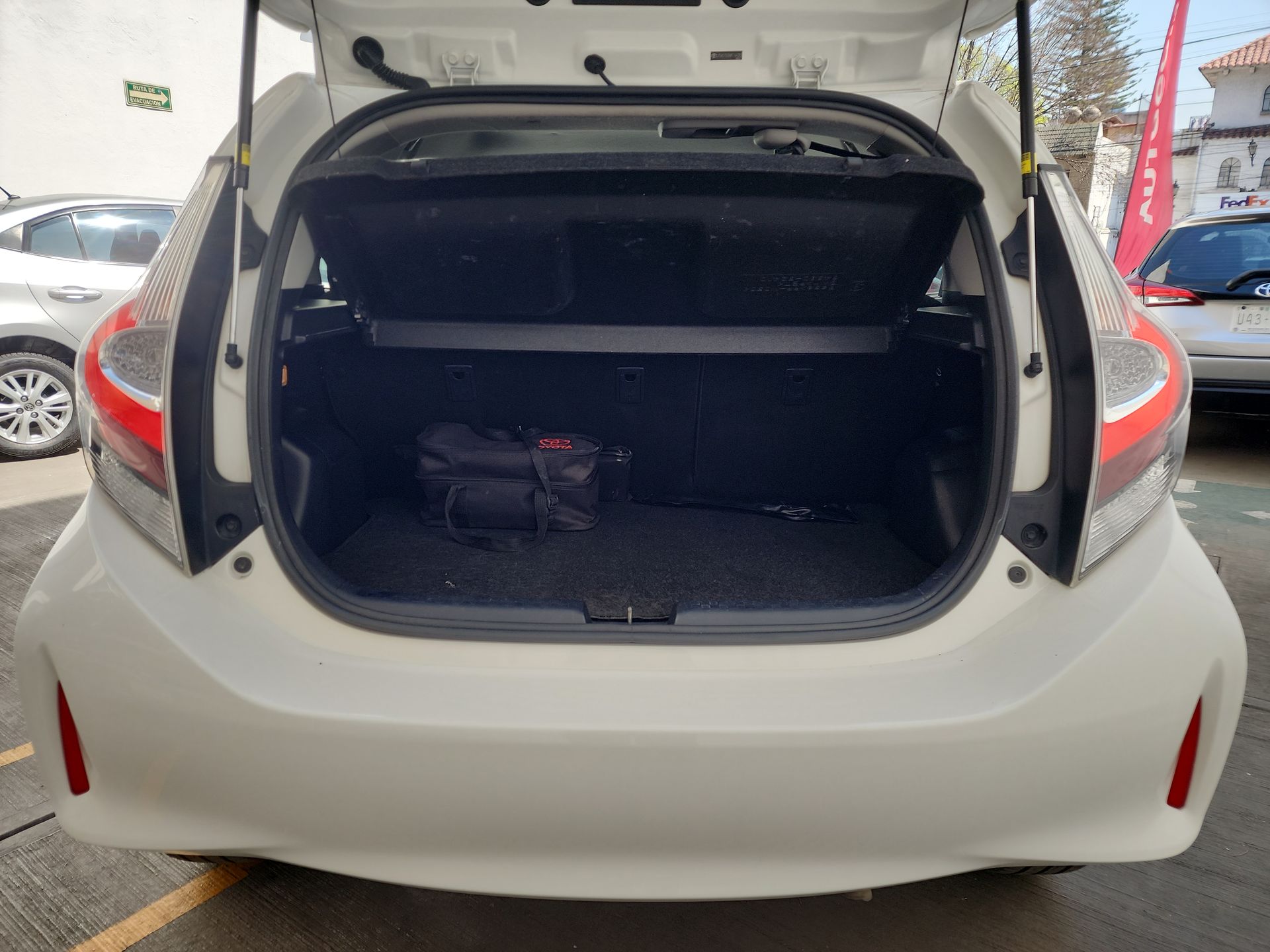 2021 Toyota PRIUS BASE