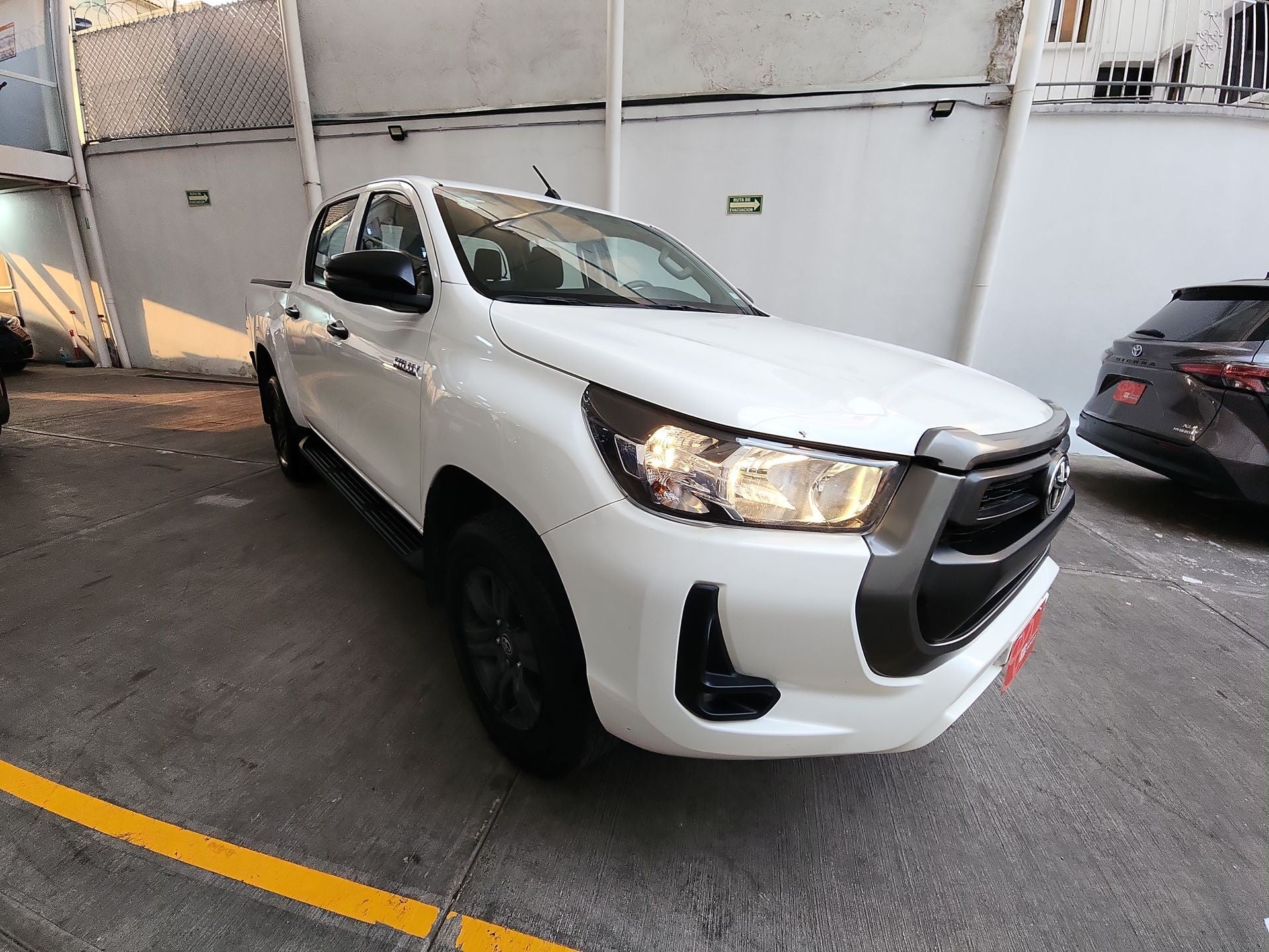 2024 Toyota HILUX C-CAB CHASIS